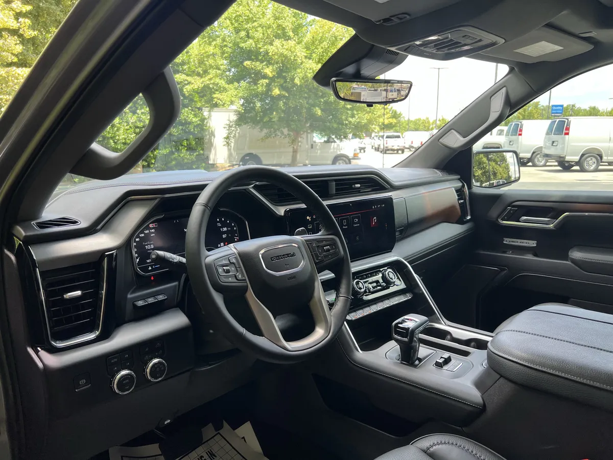 2025 GMC Sierra 1500 Denali thumbnail 16