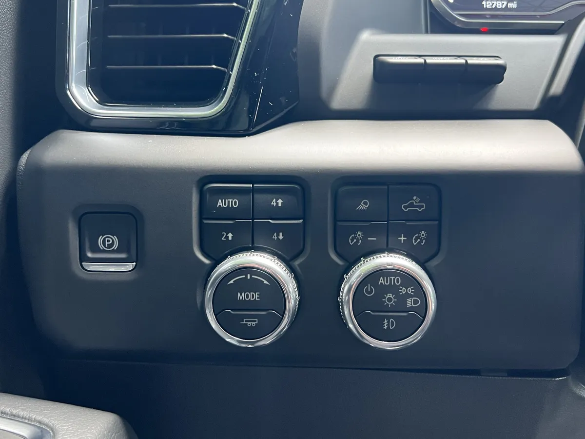 2025 GMC Sierra 1500 Denali thumbnail 17
