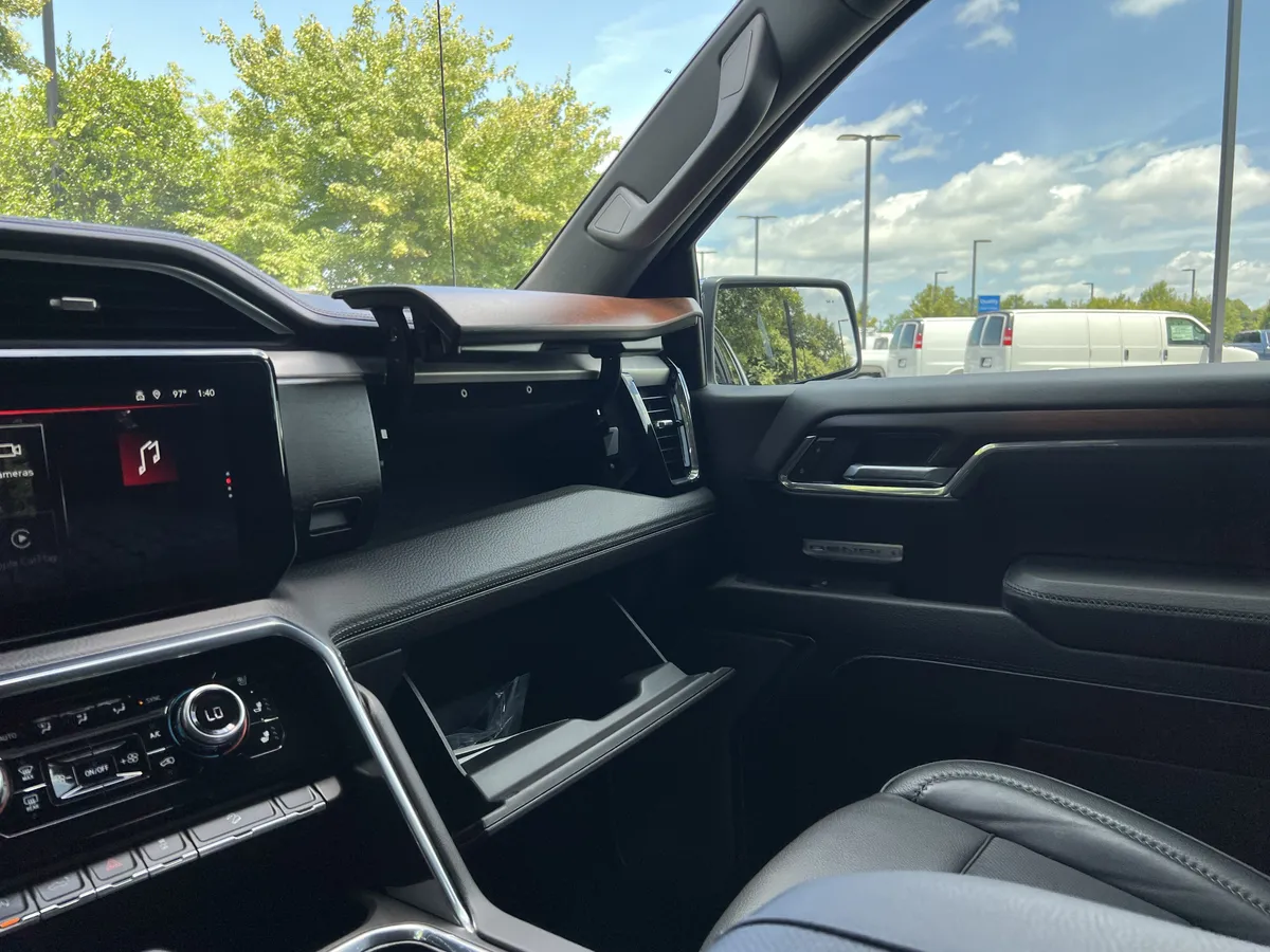 2025 GMC Sierra 1500 Denali thumbnail 29