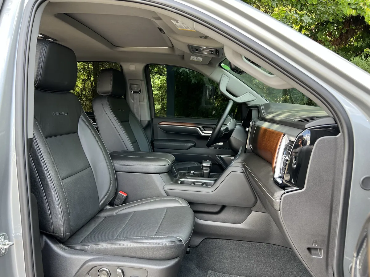 2025 GMC Sierra 1500 Denali thumbnail 37