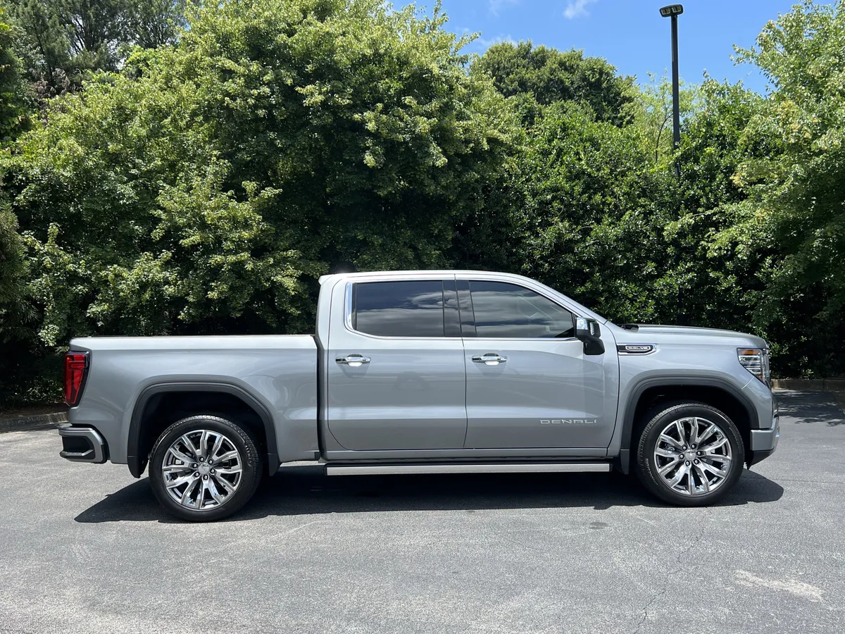 2025 GMC Sierra 1500 Denali thumbnail 9