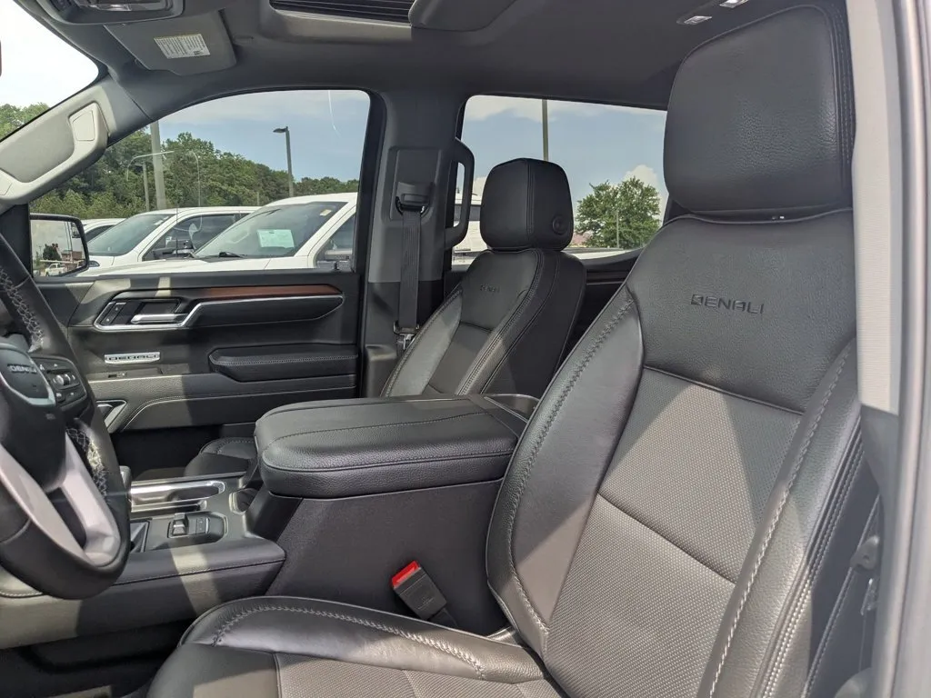 2025 GMC Sierra 1500 Denali thumbnail 15