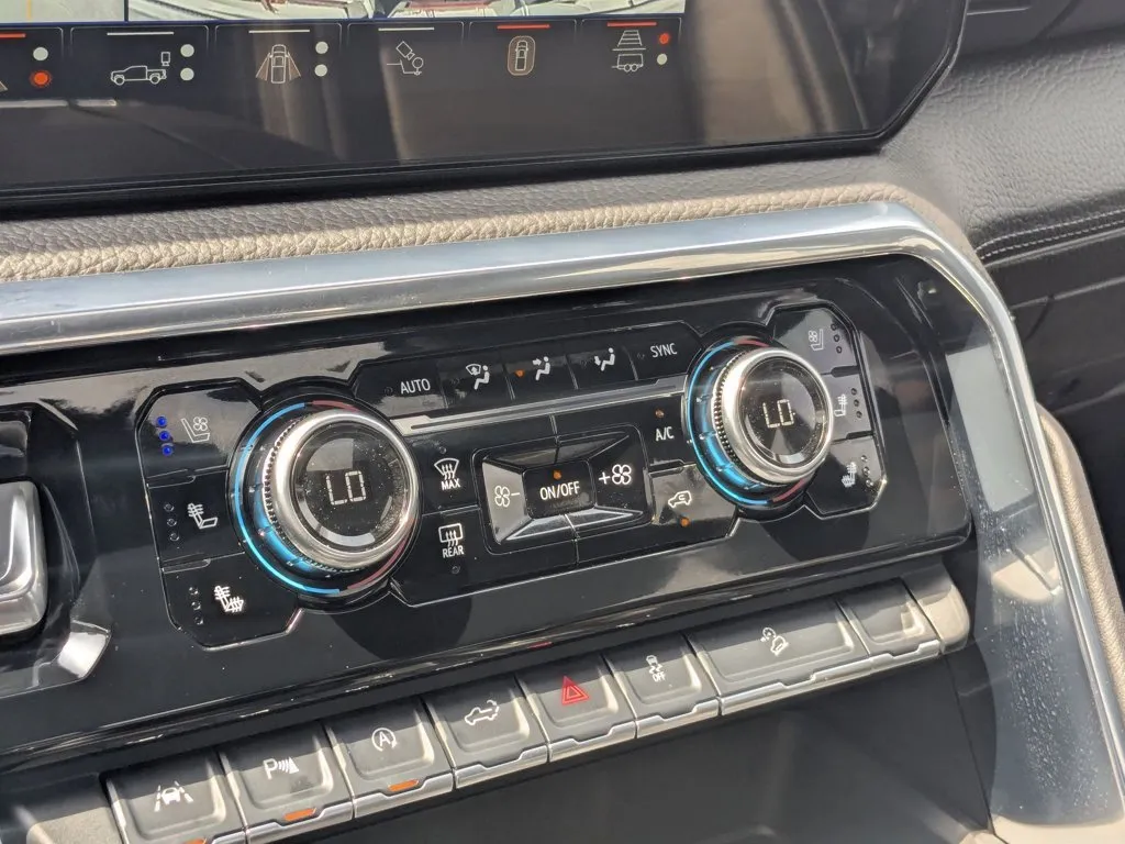 2025 GMC Sierra 1500 Denali thumbnail 19