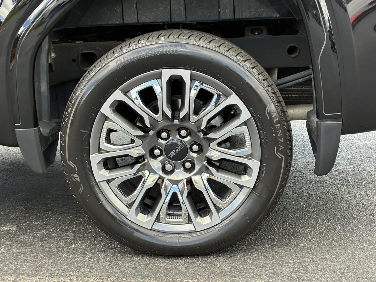 2025 GMC Sierra 1500 Denali Ultimate thumbnail 10