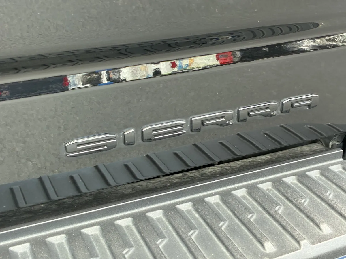 2025 GMC Sierra 1500 Denali Ultimate thumbnail 11