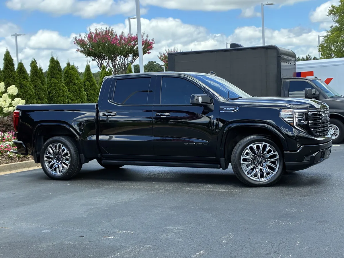 2025 GMC Sierra 1500 Denali Ultimate thumbnail 2