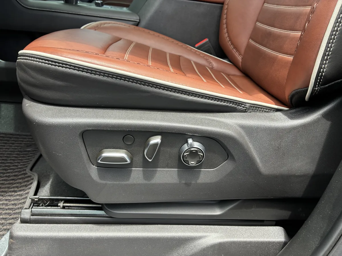 2025 GMC Sierra 1500 Denali Ultimate thumbnail 25