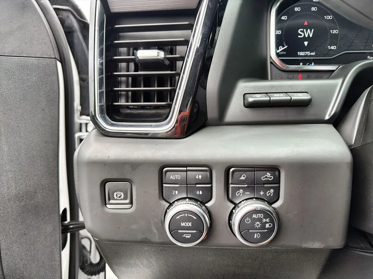 2025 GMC Sierra 1500 Denali Ultimate thumbnail 15