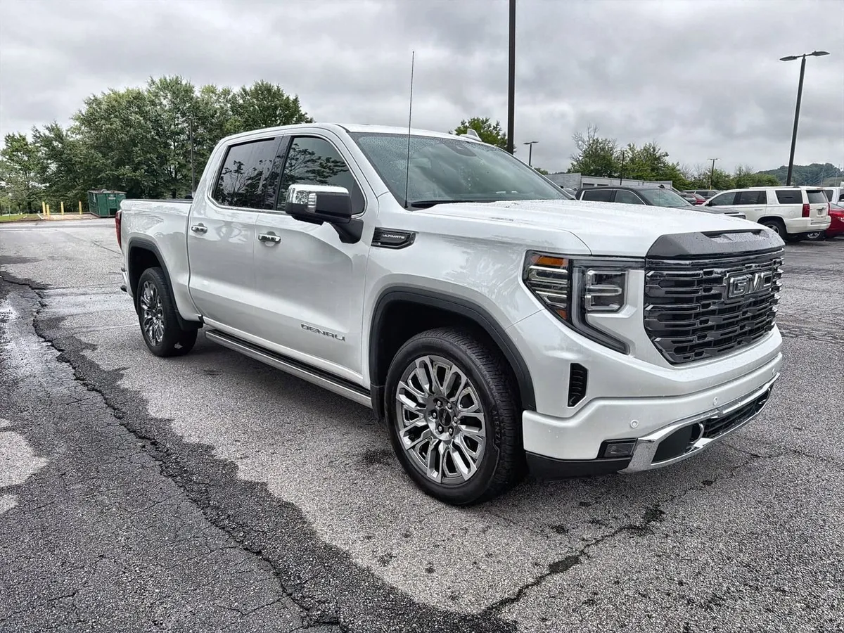 2025 GMC Sierra 1500 Denali Ultimate thumbnail 2