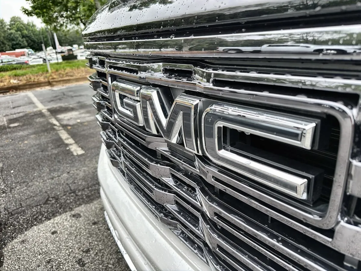 2025 GMC Sierra 1500 Denali Ultimate thumbnail 26