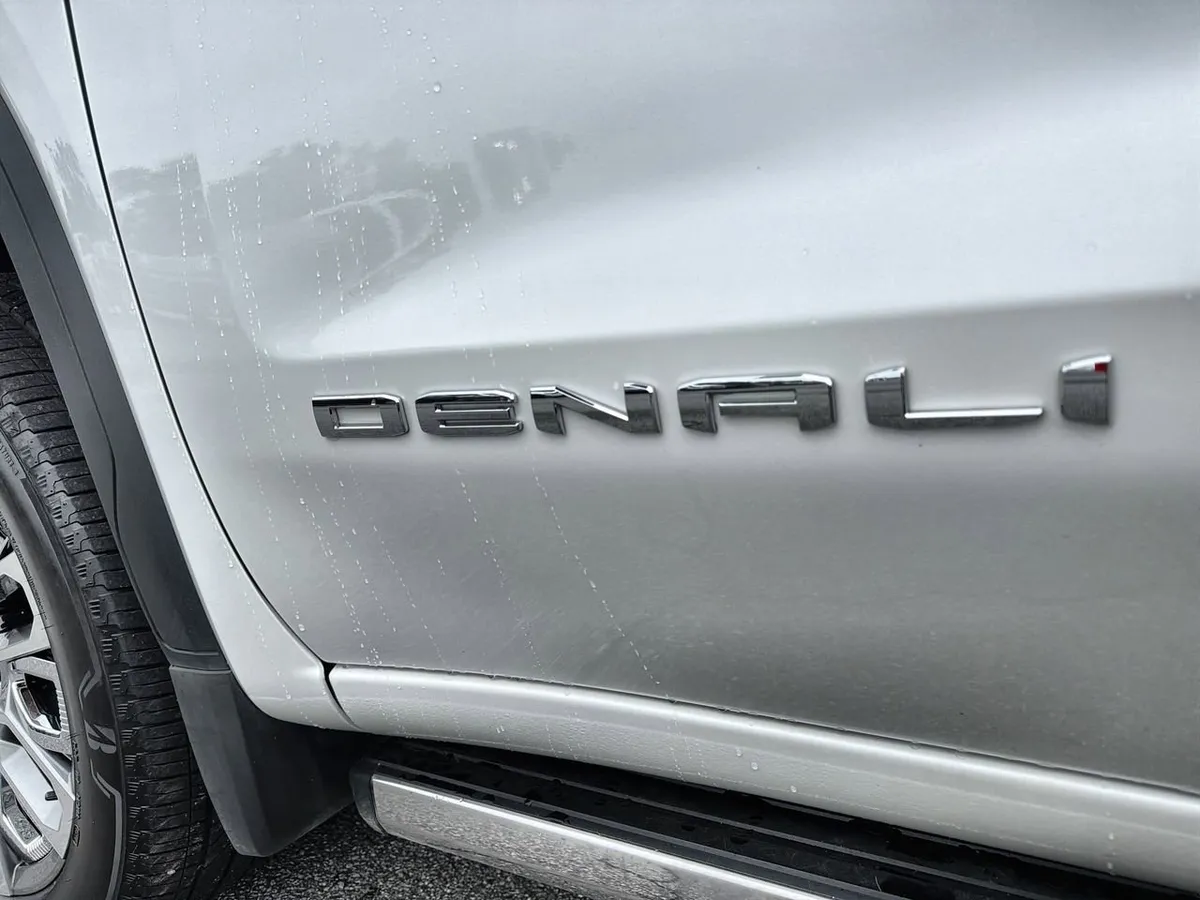 2025 GMC Sierra 1500 Denali Ultimate thumbnail 27