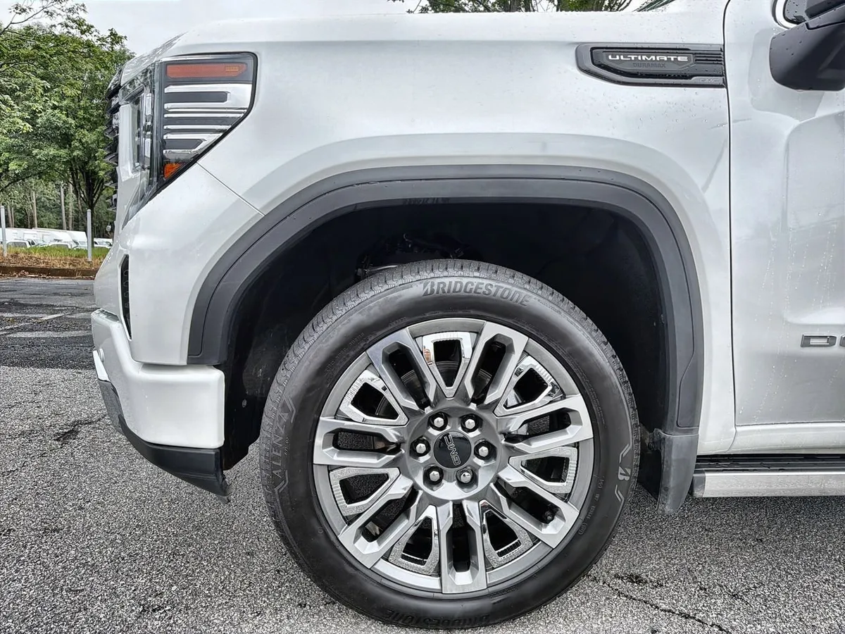 2025 GMC Sierra 1500 Denali Ultimate thumbnail 28