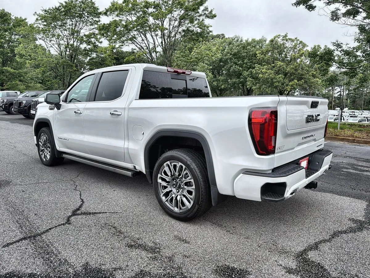 2025 GMC Sierra 1500 Denali Ultimate thumbnail 6