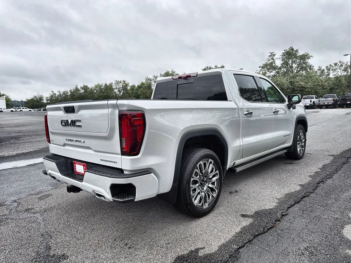 2025 GMC Sierra 1500 Denali Ultimate thumbnail 8