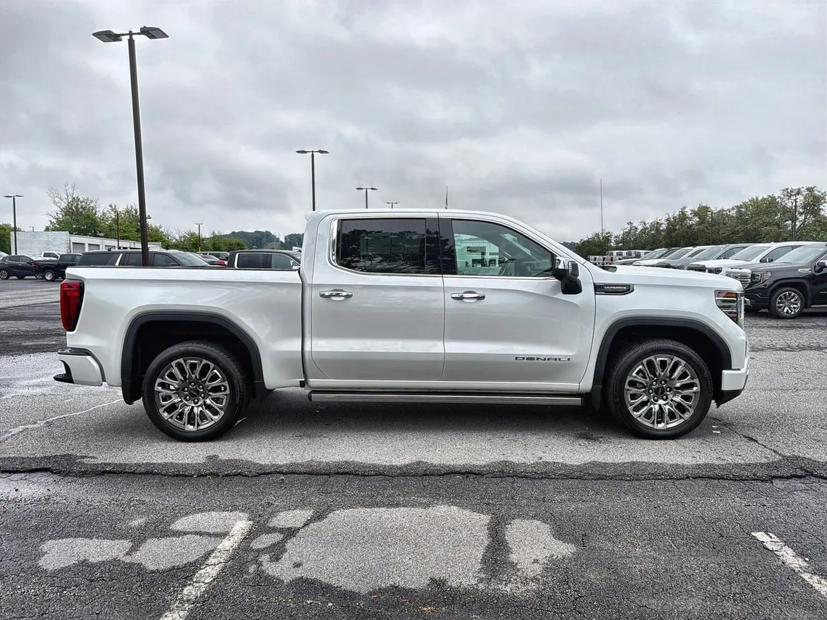 2025 GMC Sierra 1500 Denali Ultimate thumbnail 9