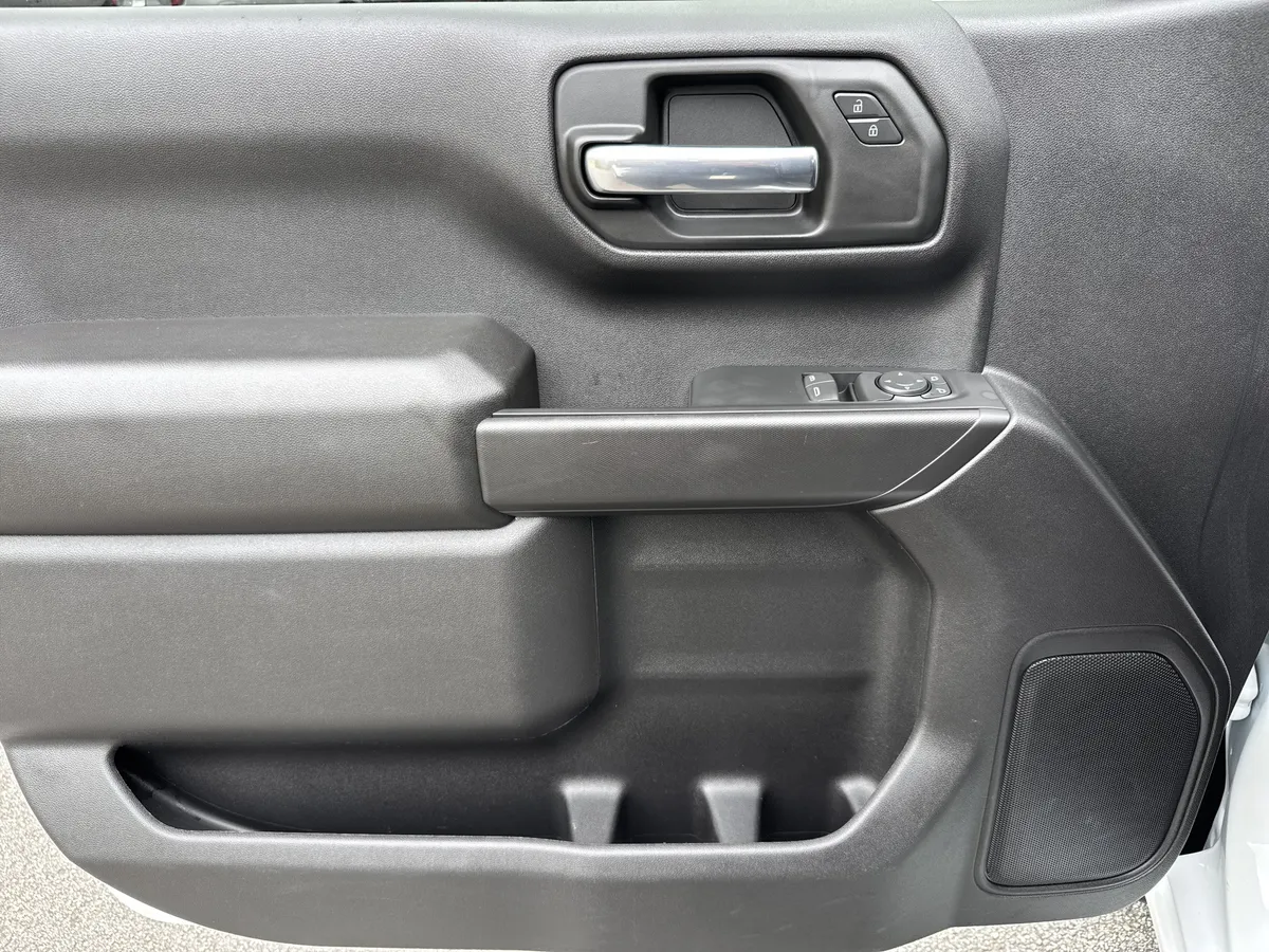 2025 GMC Sierra 1500 Pro thumbnail 14