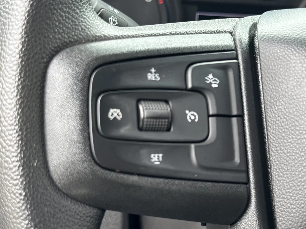 2025 GMC Sierra 1500 Pro thumbnail 21