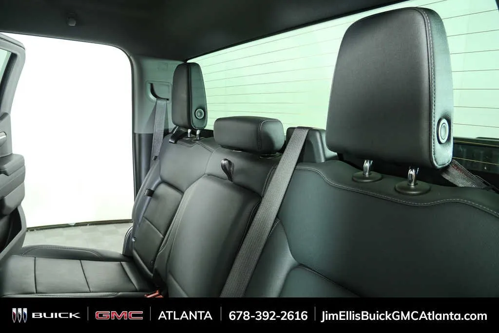 2025 GMC Sierra 1500 SLT thumbnail 19