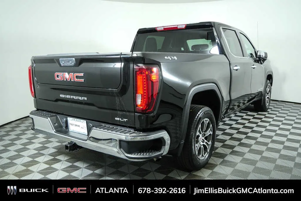 2025 GMC Sierra 1500 SLT thumbnail 3