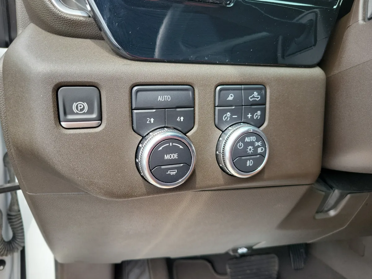 2025 GMC Sierra 1500 SLT thumbnail 17