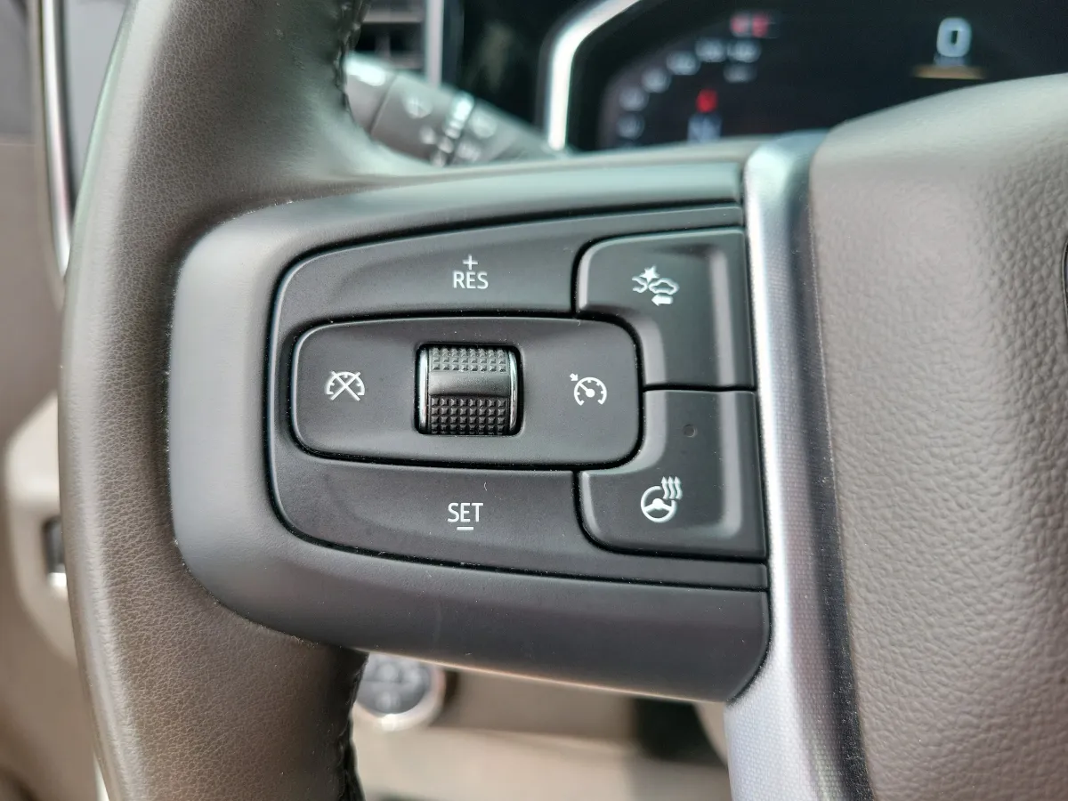 2025 GMC Sierra 1500 SLT thumbnail 18