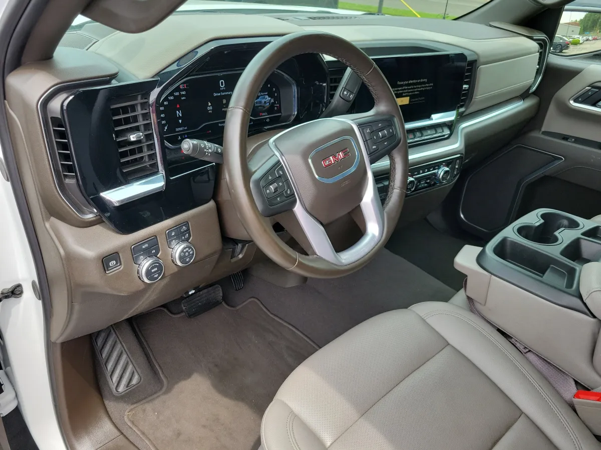 2025 GMC Sierra 1500 SLT thumbnail 4