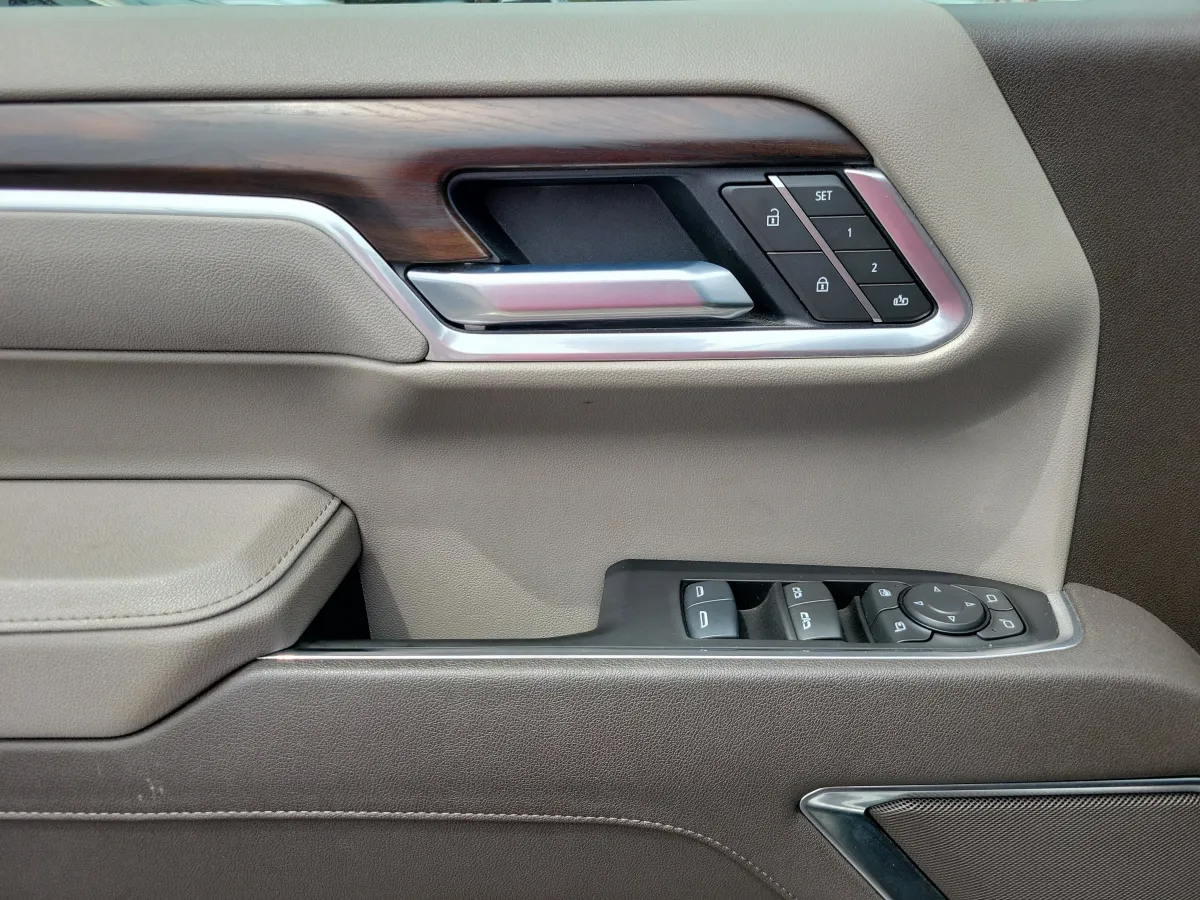 2025 GMC Sierra 1500 SLT thumbnail 8