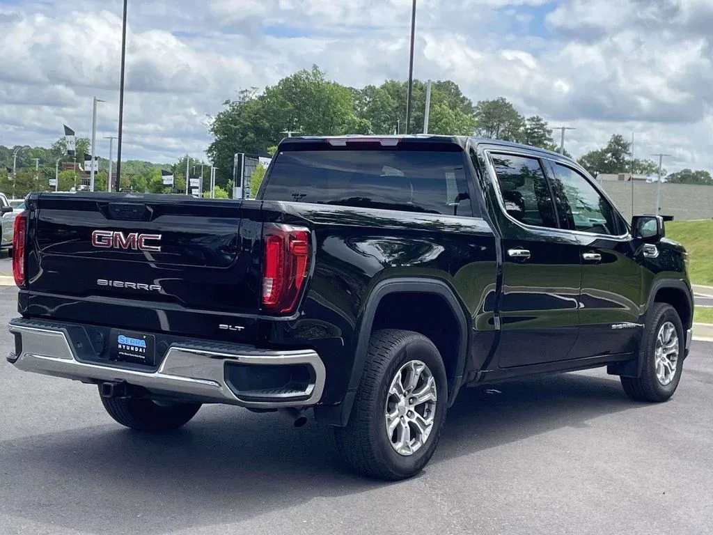 2025 GMC Sierra 1500 SLT thumbnail 3