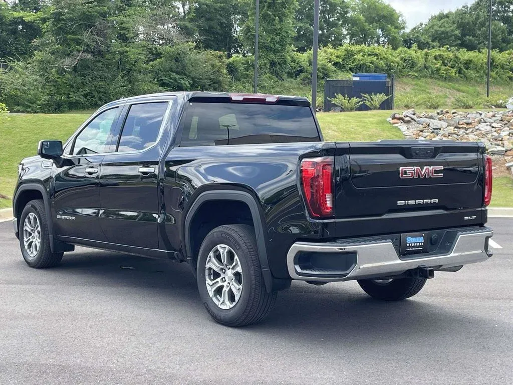 2025 GMC Sierra 1500 SLT thumbnail 5