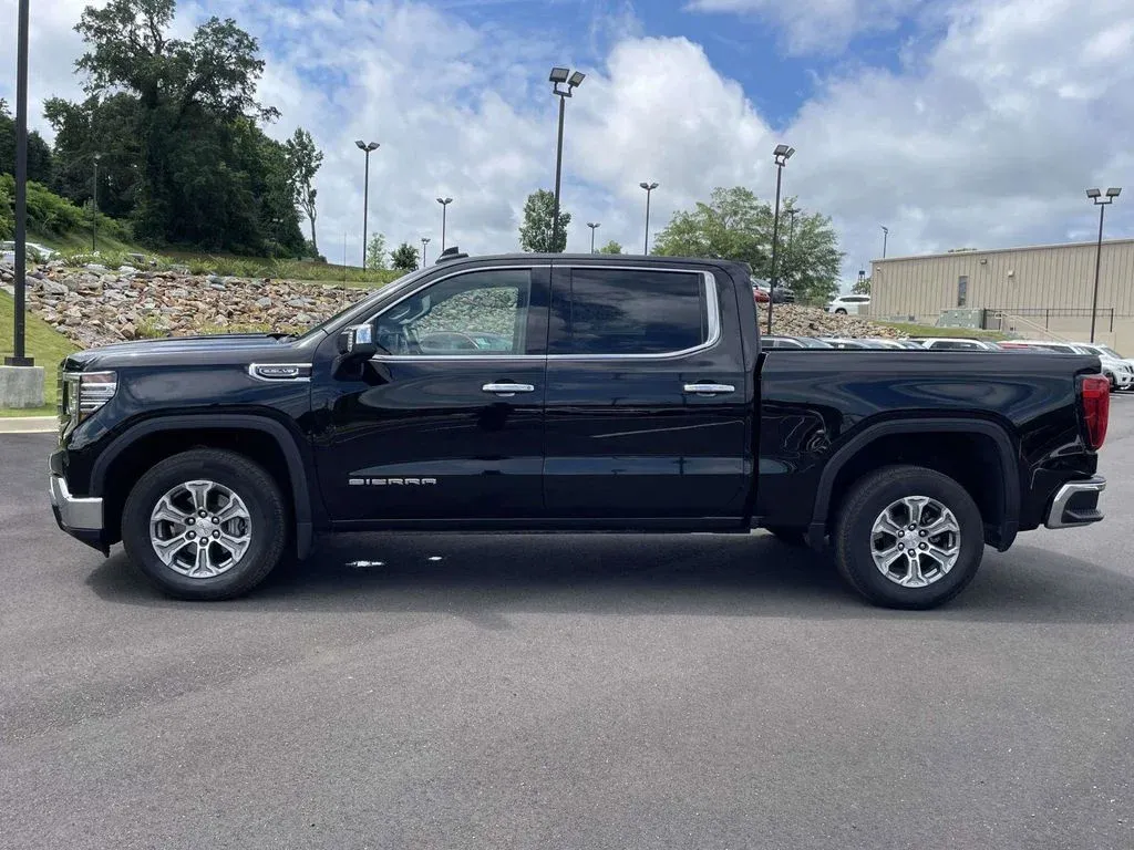 2025 GMC Sierra 1500 SLT thumbnail 6