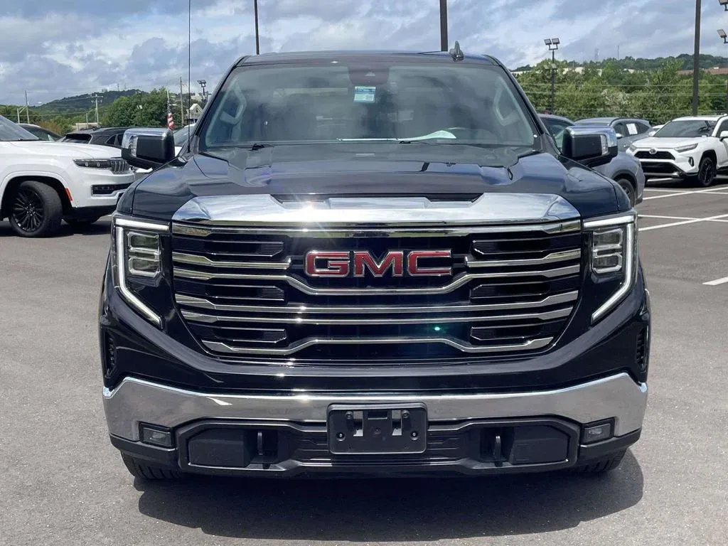 2025 GMC Sierra 1500 SLT thumbnail 8