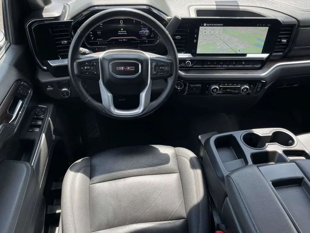 2025 GMC Sierra 1500 SLT thumbnail 9