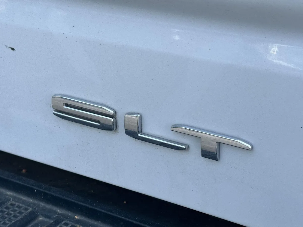 2025 GMC Sierra 1500 SLT thumbnail 10