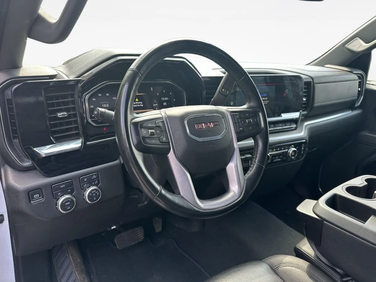 2025 GMC Sierra 1500 SLT thumbnail 11