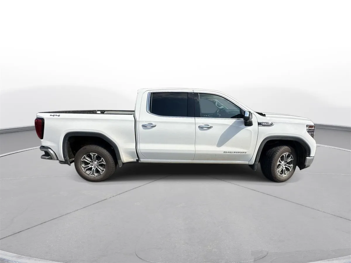 2025 GMC Sierra 1500 SLT thumbnail 5