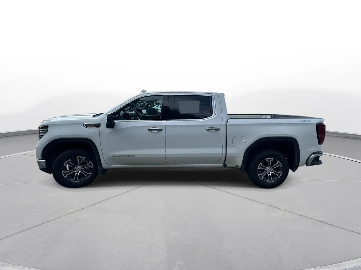 2025 GMC Sierra 1500 SLT thumbnail 9