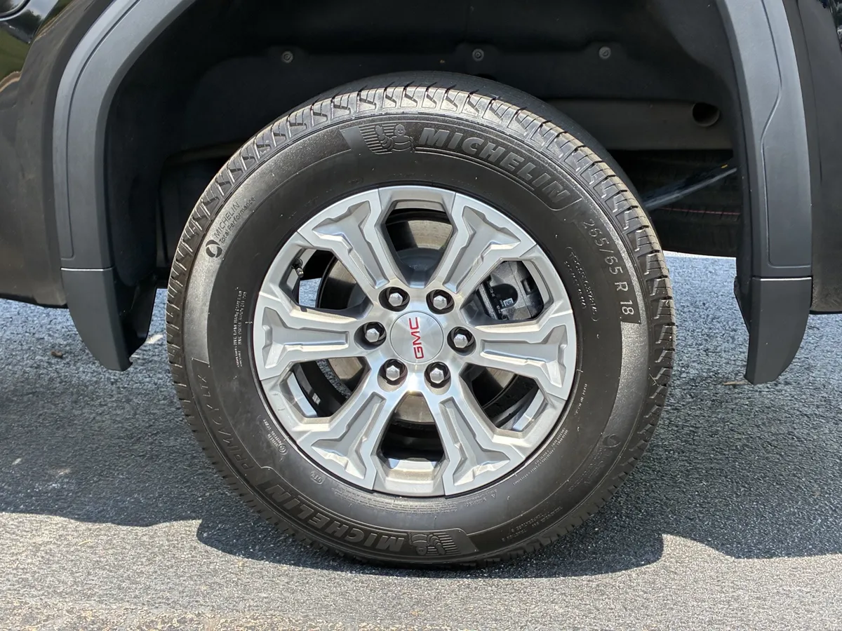 2025 GMC Sierra 1500 SLT thumbnail 10
