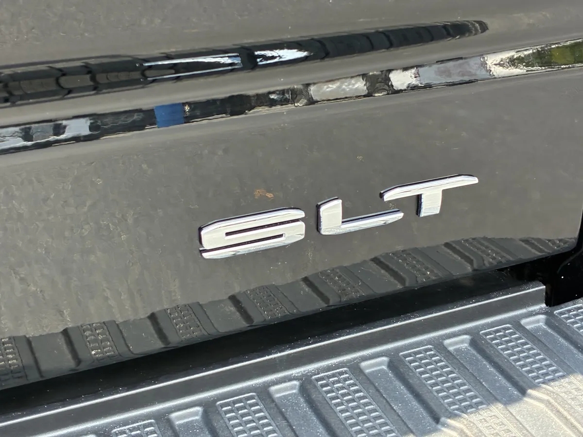2025 GMC Sierra 1500 SLT thumbnail 11