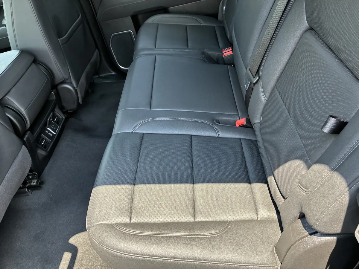 2025 GMC Sierra 1500 SLT thumbnail 14