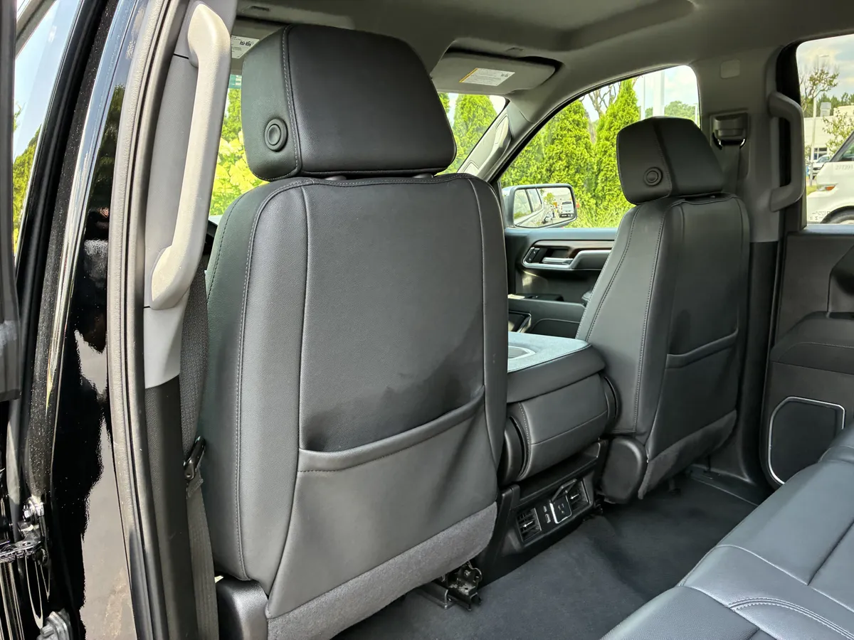 2025 GMC Sierra 1500 SLT thumbnail 15
