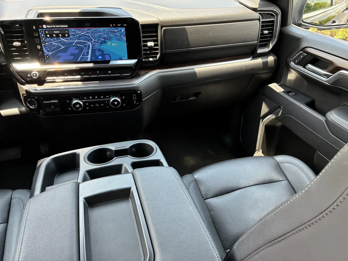 2025 GMC Sierra 1500 SLT thumbnail 19
