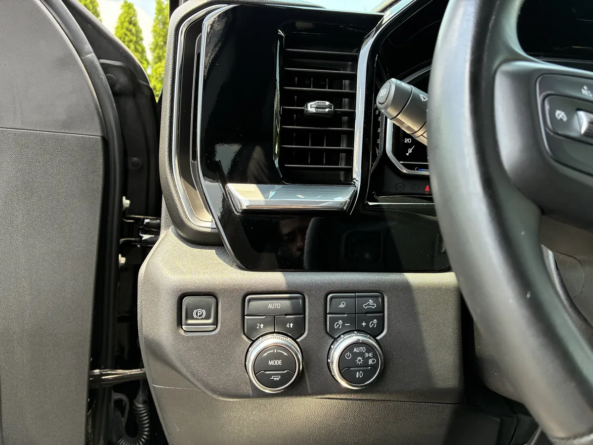 2025 GMC Sierra 1500 SLT thumbnail 26
