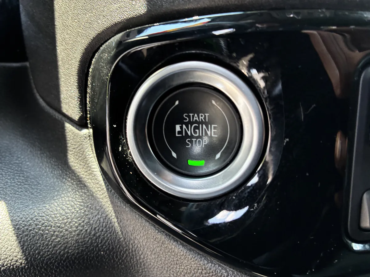 2025 GMC Sierra 1500 SLT thumbnail 31