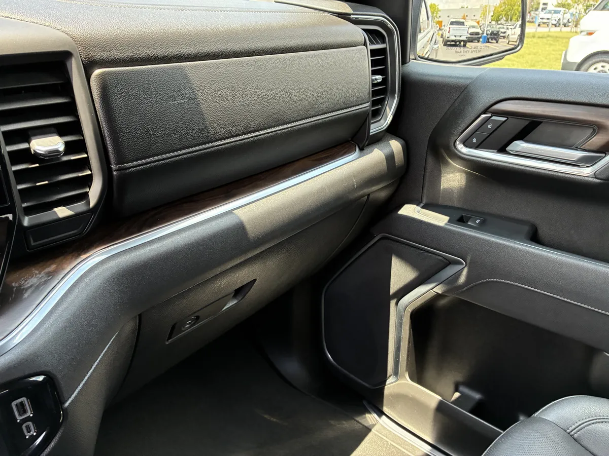 2025 GMC Sierra 1500 SLT thumbnail 35