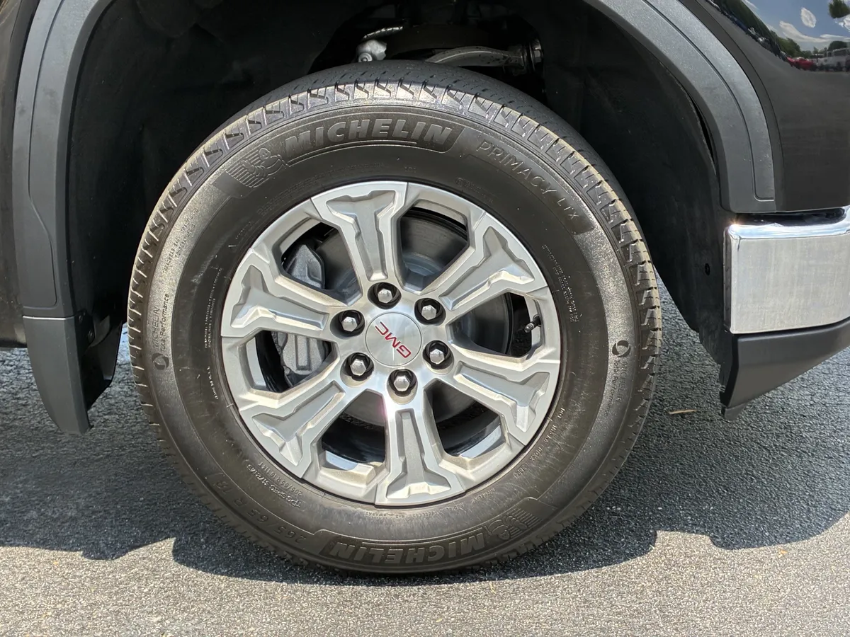 2025 GMC Sierra 1500 SLT thumbnail 5