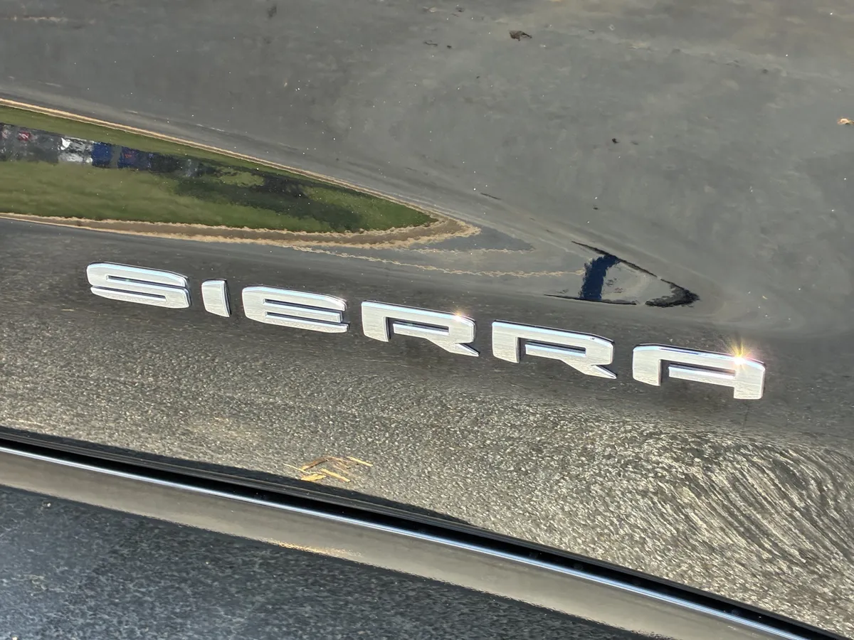 2025 GMC Sierra 1500 SLT thumbnail 6