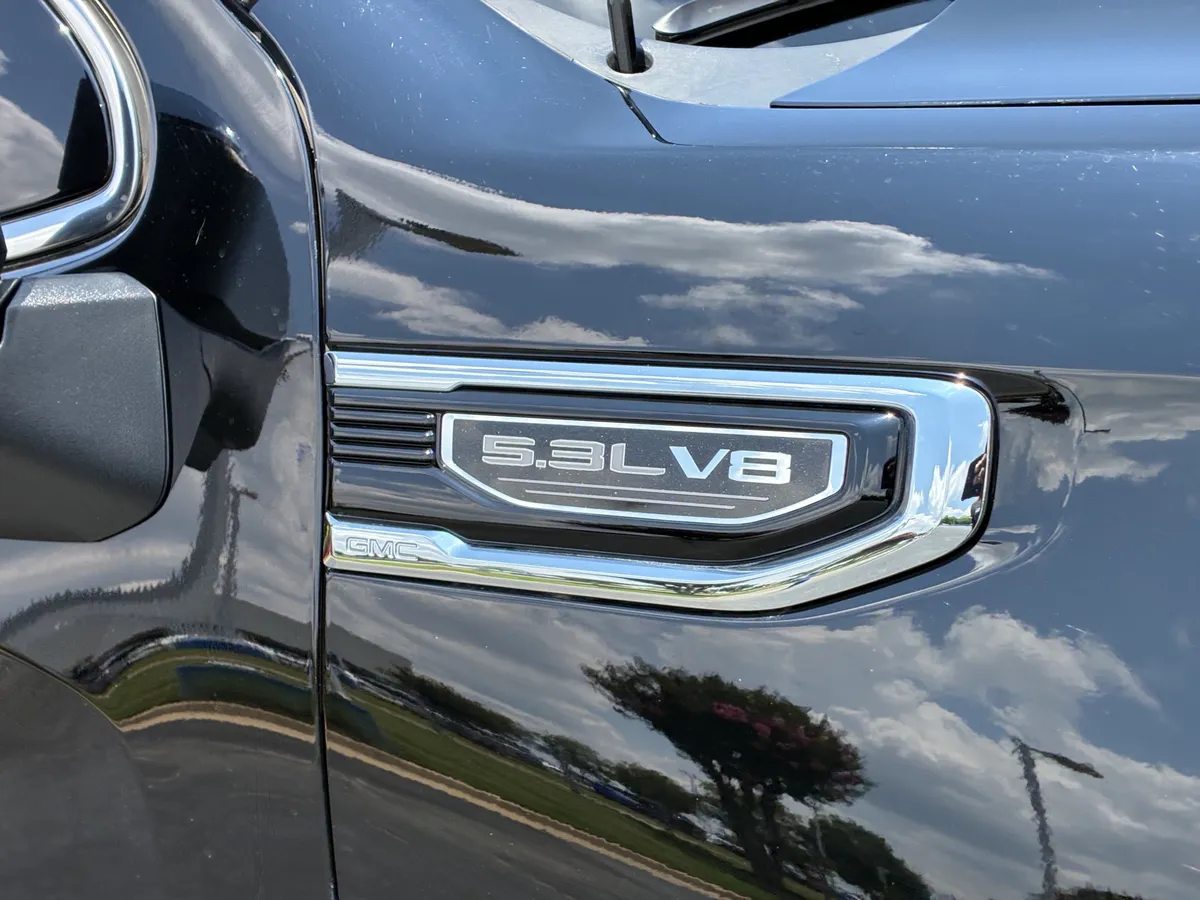 2025 GMC Sierra 1500 SLT thumbnail 7