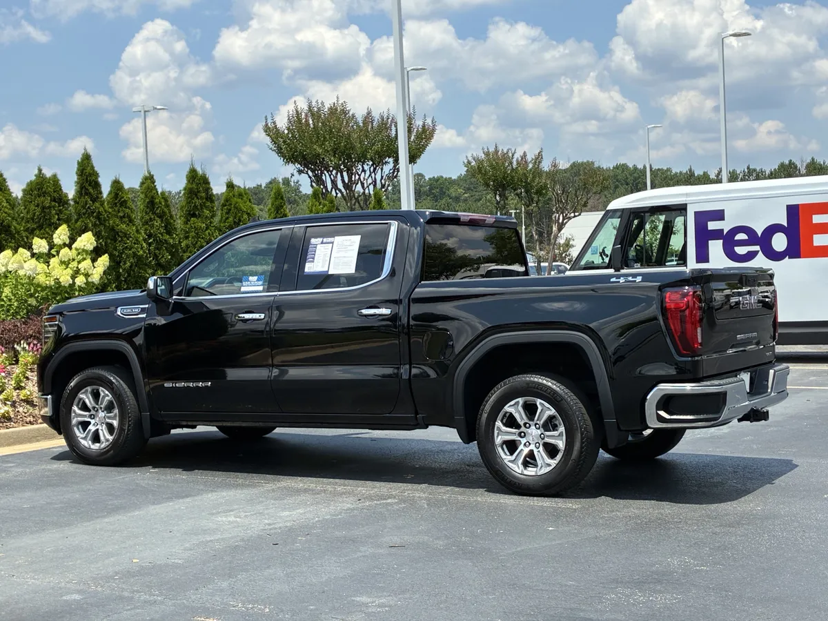 2025 GMC Sierra 1500 SLT thumbnail 9