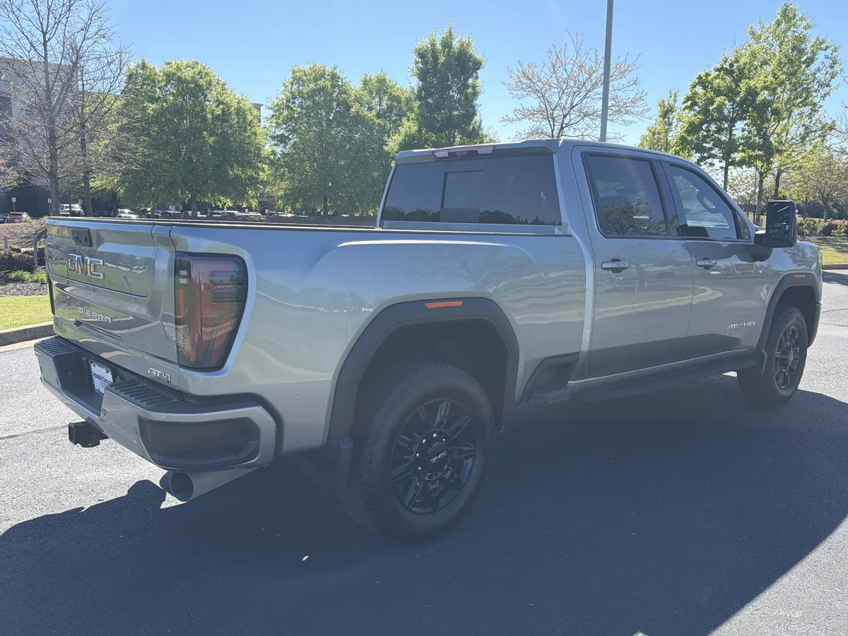 2025 GMC Sierra 2500HD AT4 thumbnail 10