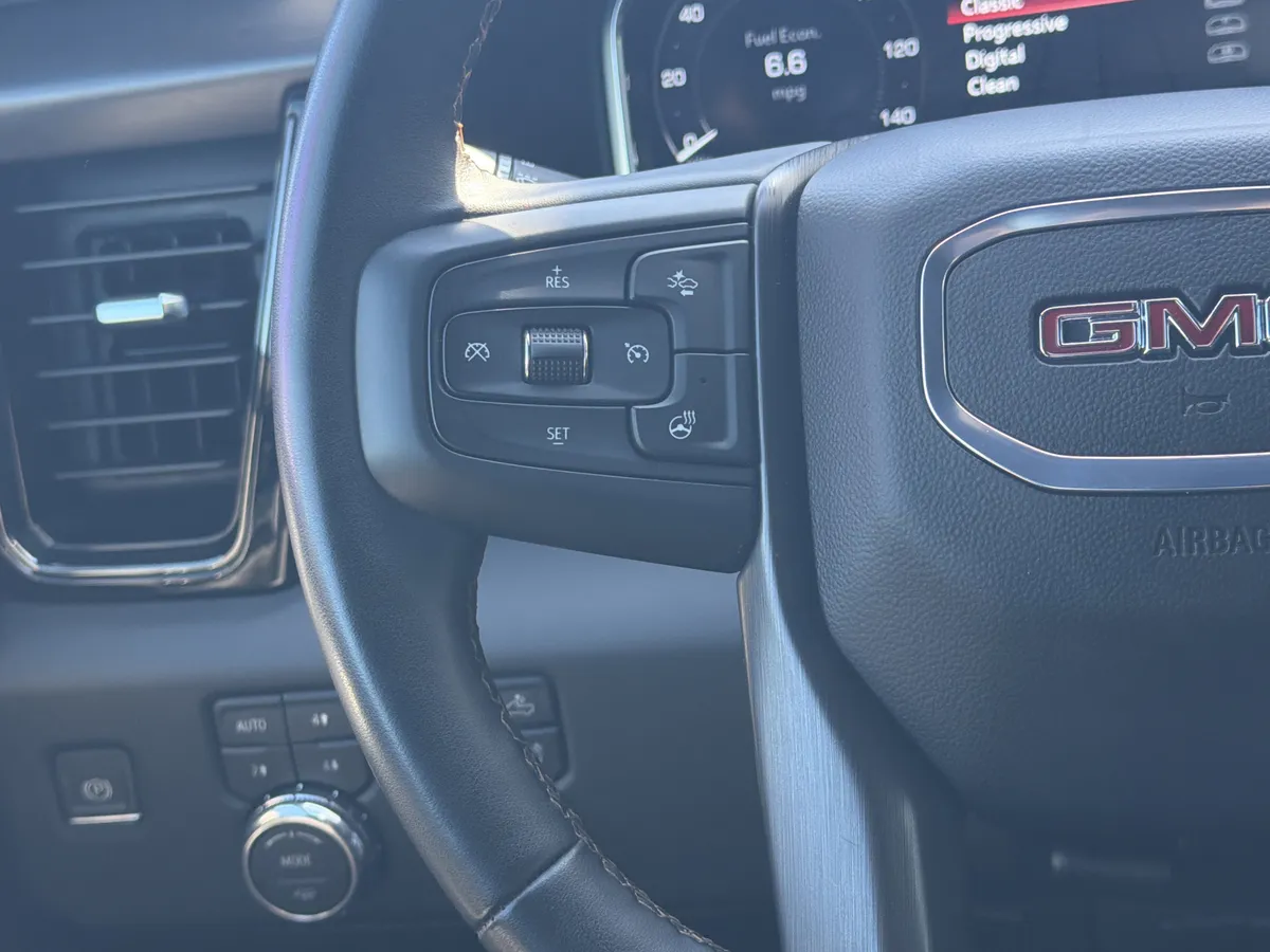2025 GMC Sierra 2500HD AT4 thumbnail 18